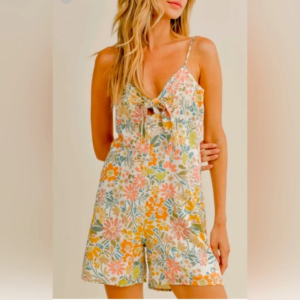 Floral Romper w/ tie closure - Picture 1 of 7